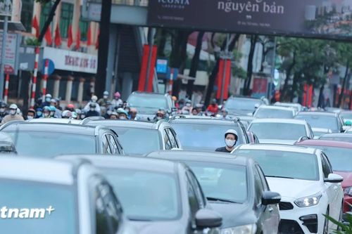 Hà Nội: Người dân trở lại nhịp sống hối hả sau kỳ nghỉ lễ dài
