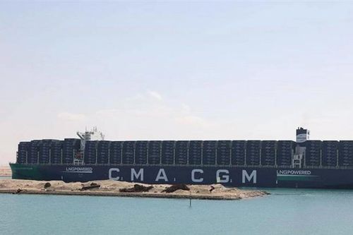 Kênh đào Suez lần đầu tiên đón tàu container chạy bằng LNG lớn nhất thế giới