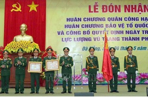Lực lượng vũ trang Đà Nẵng đón nhận nhiều phần thưởng cao quý