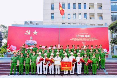 Hai tập thể Công an TP Hồ Chí Minh được phong tặng danh hiệu Anh hùng