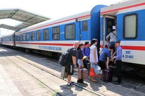 Đường sắt vận chuyển gần 400.000 lượt khách dịp lễ 30-4