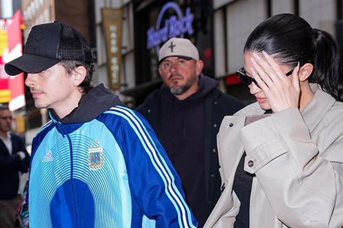 Người mẫu Kylie Jenner được bắt gặp đi xem kịch cùng Timotheé Chalamet