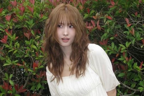 Momo (TWICE) khoe ảnh đời thường, khí chất rạng ngời khiến fan trầm trồ