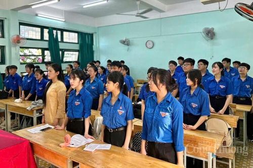 Gia Lai: Nối dài con chữ từ đảo xa