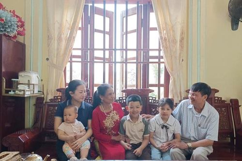'Giữ lửa' gia đình trong thời đại số