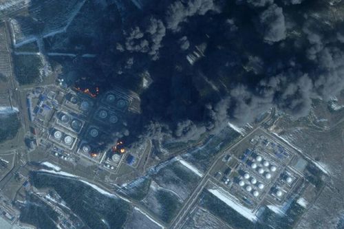 Máy bay không người lái Ukraine tấn công cảng Primorsk, tàu chở dầu và tàu quân sự của Nga