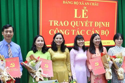 Xã An Châu trao quyết định công tác cán bộ