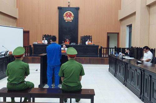 Phía sau một phiên tòa