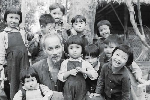 Hè vui được gặp Bác Hồ