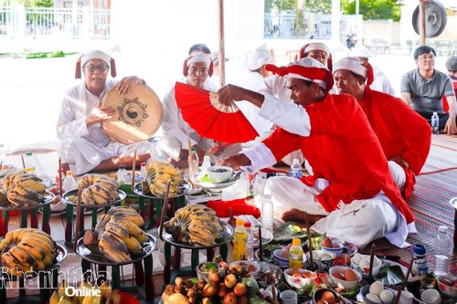 Đặc sắc lễ hội đầu năm làng Chăm Bỉnh Nghĩa