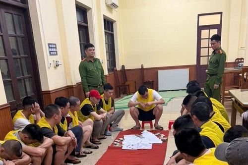 Ninh Bình triệt phá tụ điểm xóc đĩa tại nhà dân, khởi tố 25 đối tượng