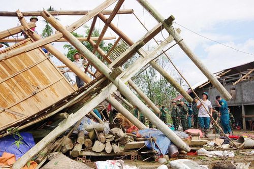 Hơn 500 cán bộ, chiến sĩ Sư đoàn 346 khẩn trương giúp dân khắc phục hậu quả thiên tai