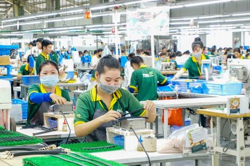 Áp lực từ Trung Đông khiến PMI ngành sản xuất xuống đáy 7 tháng