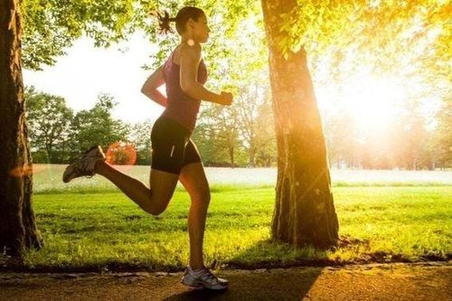 Chạy bộ mùa nắng nóng: Cách tập luyện an toàn