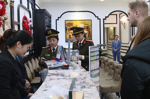 Đề xuất công an xã quản lý tạm trú người nước ngoài