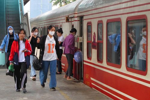 Ga Hà Nội đón lượng hành khách lớn dịp nghỉ lễ