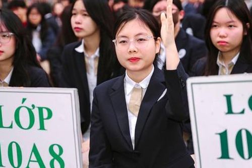 Chọn tổ hợp môn lớp 10: Hướng nghiệp hay hướng thi?