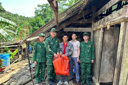 Đồn Biên phòng Cửa khẩu Quốc tế Trà Lĩnh thăm, động viên và hỗ trợ các hộ dân bị thiệt hại do thiên tai