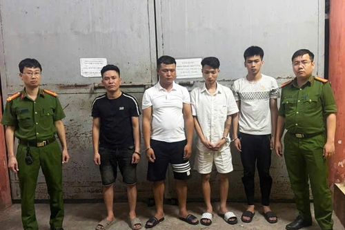 Bắt nhóm thanh niên cướp gần 2kg vàng của người nước ngoài
