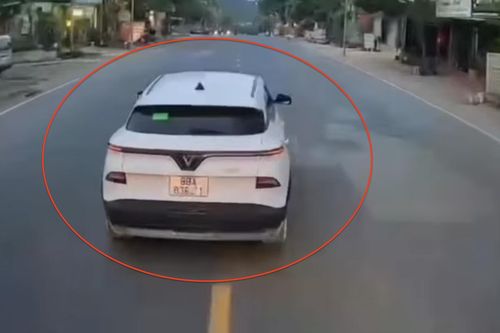 Lái ô tô lạng lách trên đường, tài xế bị phạt 45 triệu, tước giấy phép 11 tháng