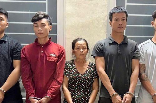 Nghi ngờ chồng ngoại tình, người phụ nữ 60 tuổi thuê côn đồ chém chồng