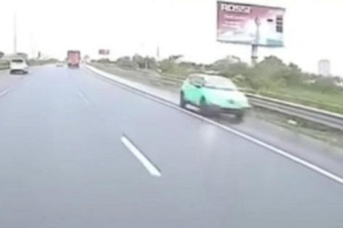 Xử phạt 35 triệu đồng tài xế taxi công nghệ đi ngược chiều trên tuyến cao tốc Pháp Vân - Cao Bồ