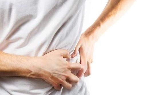 Nhìn dáng đi có thể biết ngay thận yếu từ những dấu hiệu này