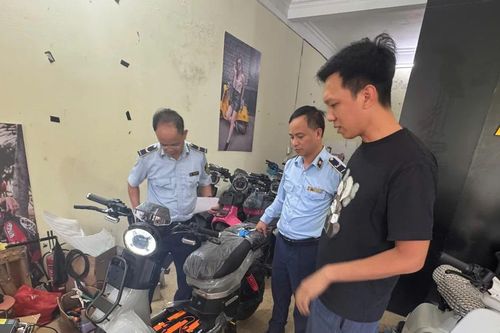 Phát hiện cơ sở kinh doanh xe đạp điện có dấu hiệu 'độ' thành xe máy điện
