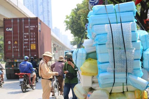 Cảnh sát giao thông Hà Nội: Xử lý nghiêm xe 'độ' chở hàng, không có ngoại lệ