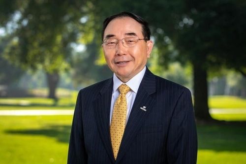 Xách một vali sang Mỹ, chàng trai nông thôn thành hiệu trưởng đại học