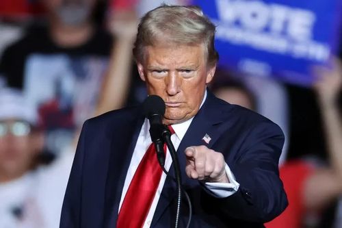Ông Trump đe dọa 'thổi bay Iran khỏi mặt đất'