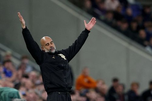 13 phút sụp đổ, Man City tự đánh rơi ngai vàng