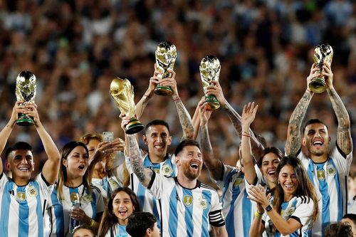 Nhìn lại nhân sự tuyến giữa Argentina, người hâm mộ có quyền ngao ngán