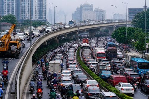 Giao thông Hà Nội 5.5: Ùn ứ nhiều điểm giờ cao điểm sáng nay