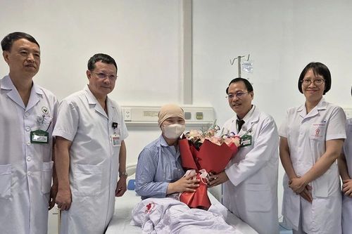 Hành trình vượt bạo bệnh của một người mẹ hiếm muộn mắc u lympho