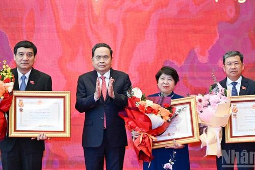 [Ảnh] Chủ tịch Quốc hội dự Hội nghị Tổng kết công tác thi đua, khen thưởng của Ủy ban Thường vụ Quốc hội