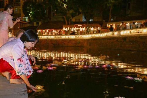 Đêm hội hoa đăng thắp sáng không gian di sản Hồ Văn