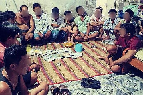 Bắt ổ cờ bạc 'bầu cua' lớn ở Vĩnh Long