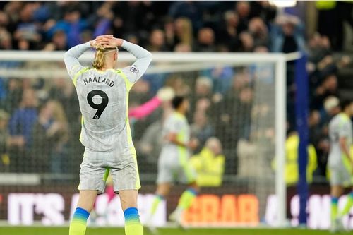 Man City sảy chân trước Everton, mất quyền tự quyết trong cuộc đua vô địch