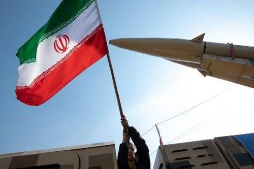 UAE tuyên bố đánh chặn 19 tên lửa và UAV từ Iran