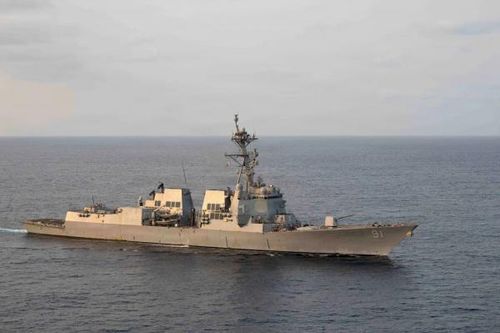 Mỹ dẫn đường tàu thuyền qua eo biển Hormuz như thế nào?
