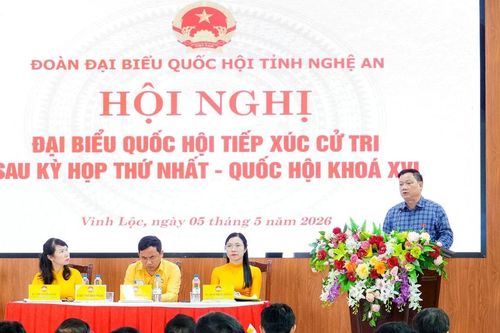 Giám đốc Học viện Chính trị Quốc gia Hồ Chí Minh và Bí thư Tỉnh ủy Nghệ An tiếp xúc cử tri phường Vinh Lộc