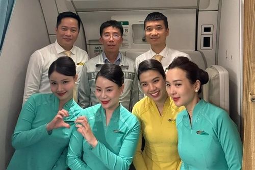 Bác sỹ Bệnh viện Bạch Mai kịp thời cứu hành khách trên chuyến bay Hà Nội-Paris