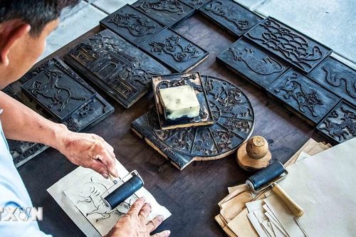 Huế nỗ lực gìn giữ dòng tranh dân gian hơn 400 năm tuổi trước nỗi lo thất truyền