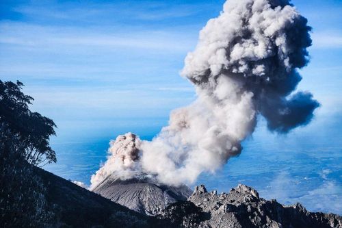Núi lửa tại Guatemala tiếp tục phun tro bụi