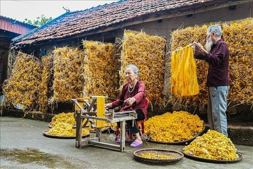 Hành trình của sợi tơ: Từ kén tằm đến đũi thành phẩm