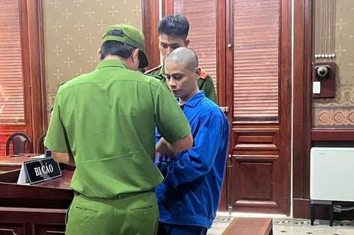 Sợ mất việc, nam công nhân khiến tổ trưởng suýt 'đăng xuất'