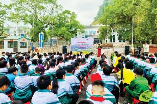 Giáo dục trải nghiệm ở Cao Bằng đưa học sinh chạm tới giá trị lịch sử sống động