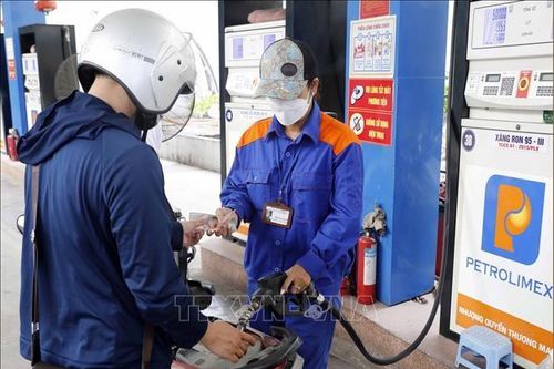 Doanh thu tăng 45% nhưng Petrolimex vẫn lỗ