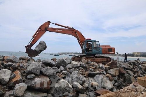 Làm rõ thông tin 'đổ thải' tại công trường đê ngầm Cửa Đại